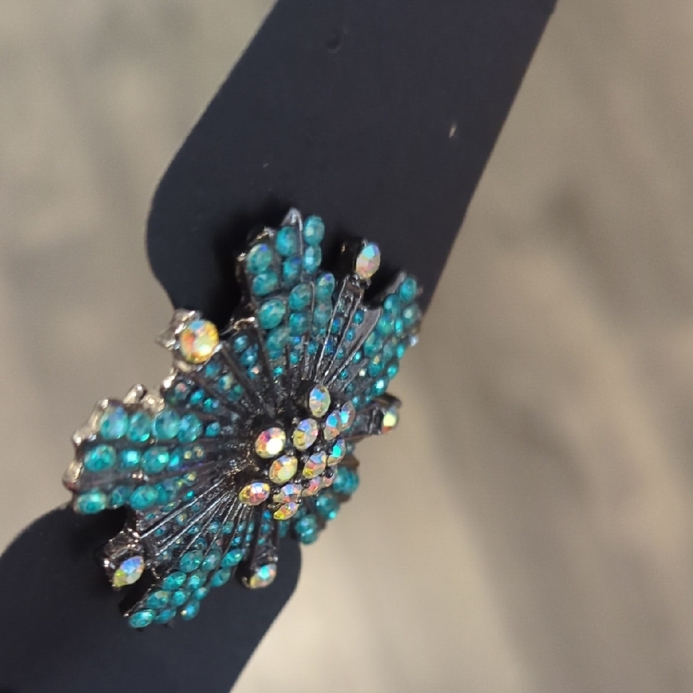 Elegant Brooch Rhinestone Floral Design   Silver and Blue Like New #1 - Picture 4 of 9